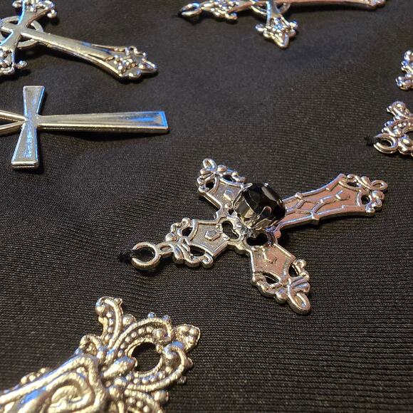 Widow Idol Worship Skirt - Picture 3 of 3